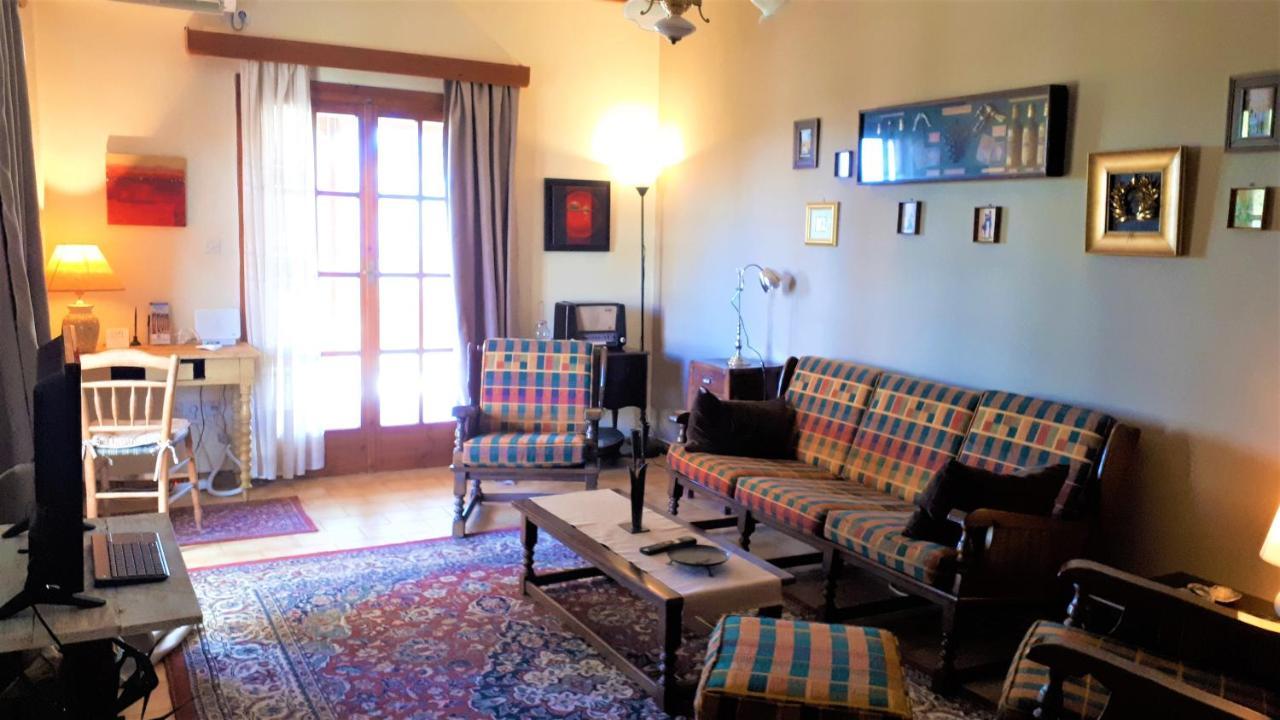 Vravrona Family House *